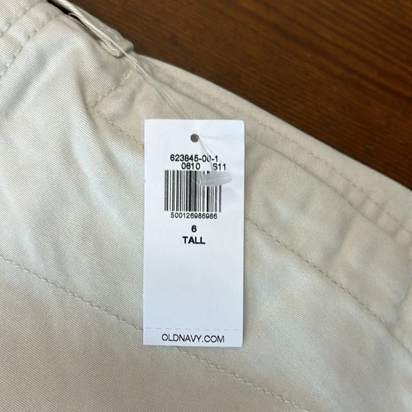 Old Navy Cream Cargo Pants - Picture 3 of 9